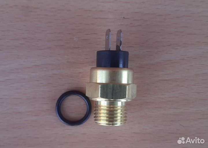 Датчик включения вентилятора Honda CB 400