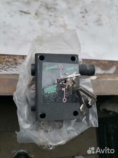 Замок гаражный накладной и просто замки