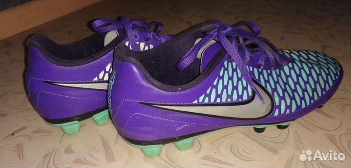 Футбольные бутсы nike