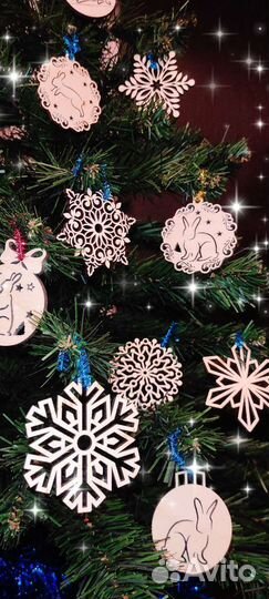 Новогодний шар, игрушки. Снежинка из дерева