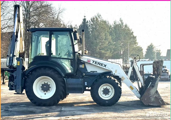 Лобовое стекло на экскаватор-погрузчик Terex 820 825 860