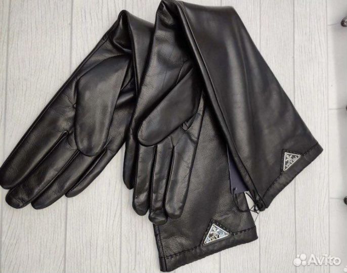 Перчатки Prada