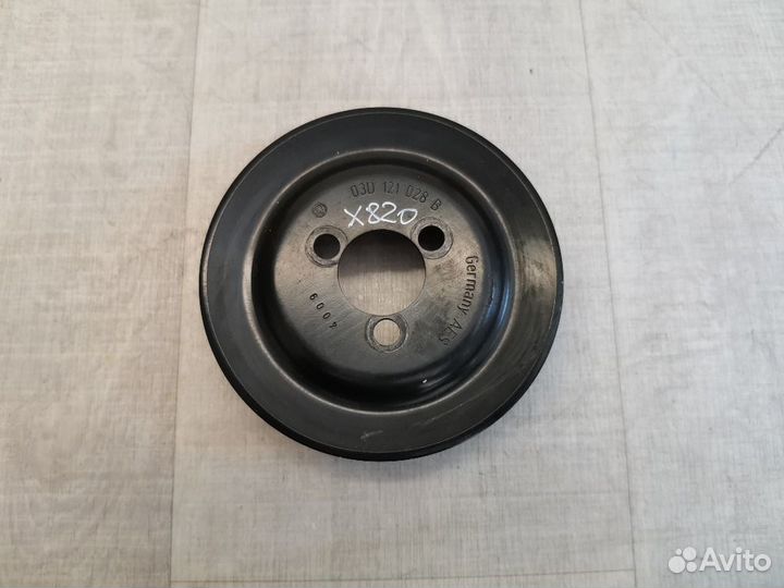 Шкив помпы Volkswagen Passat B6 1.4 CAX 2009