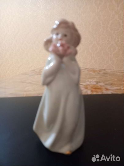 Статуэтка фарфоровая 