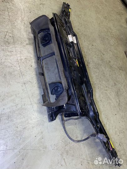 Телевизор (рамка радиатора) Volvo V70 SW