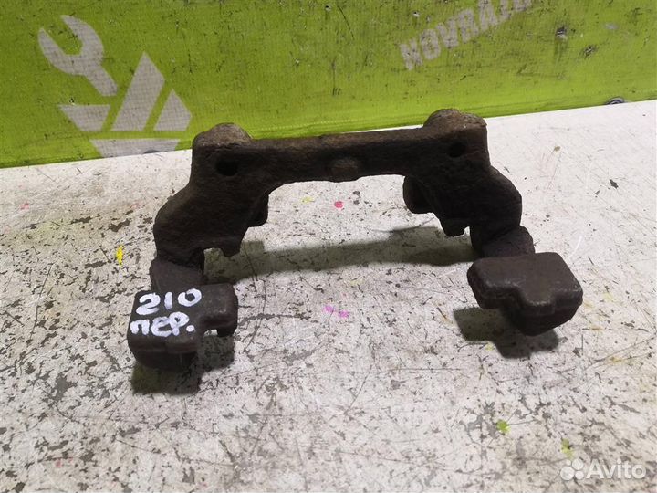Скоба суппорта переднего Мерседес Бенз 210 Е-кла
