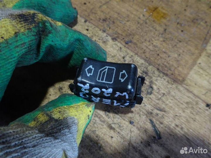 Кнопка стеклоподъемника Mercedes Benz W202 1993-2