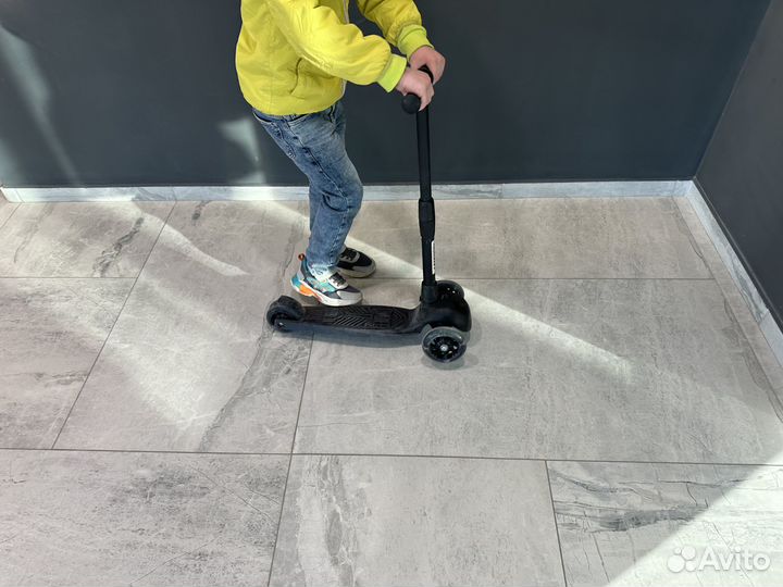 Самокат детский со светящимися колесами