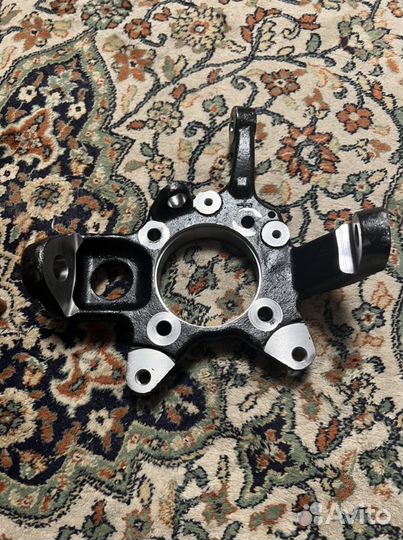 Кулак поворотный передний правый Паджеро 4