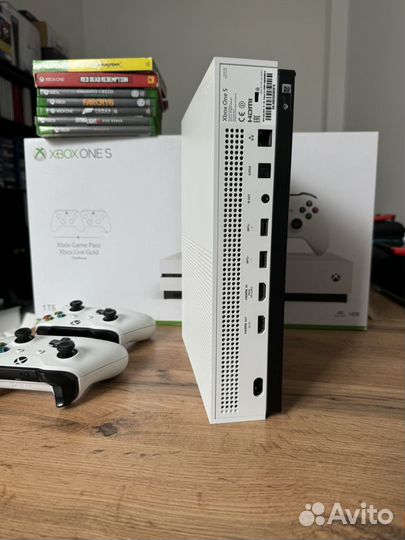 Xbox One s как новый +Крутые игры