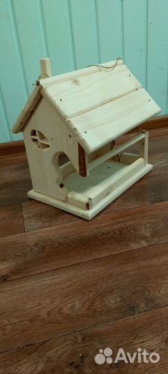 Кормушка для птиц из дерева