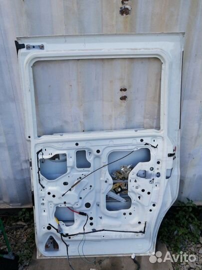 Дверь задняя правая Nissan Serena C24