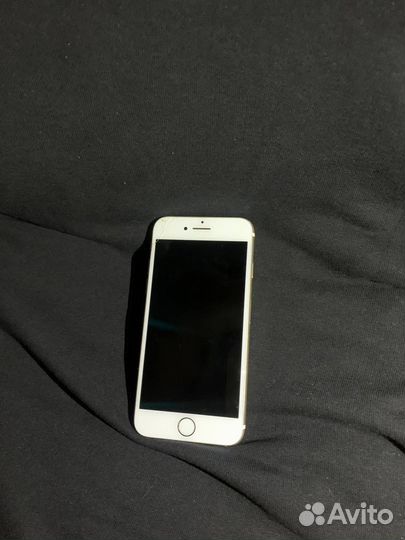Телефон iPhone 7