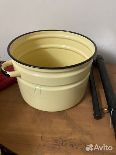 Кастрюля эмалированная