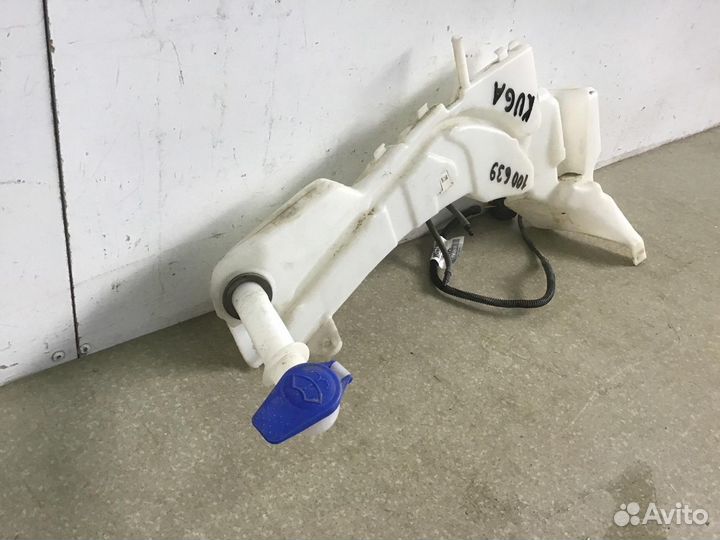 Бачок омывателя лобового стекла Ford Kuga 2008-201