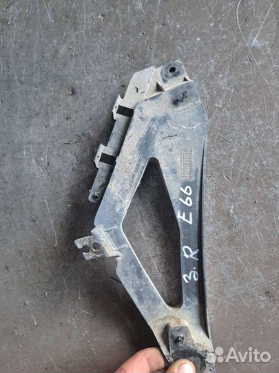 Кронштейн заднего бампера правый BMW E65 E66