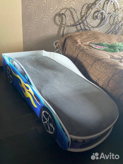 Детская кровать машина