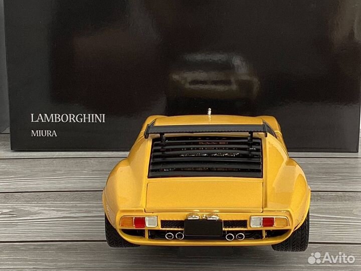 Модель автомобиля Lamborghini Miura SVR 1:18