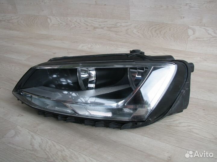 Volkswagen Jetta 6 Фара передняя левая 2010+