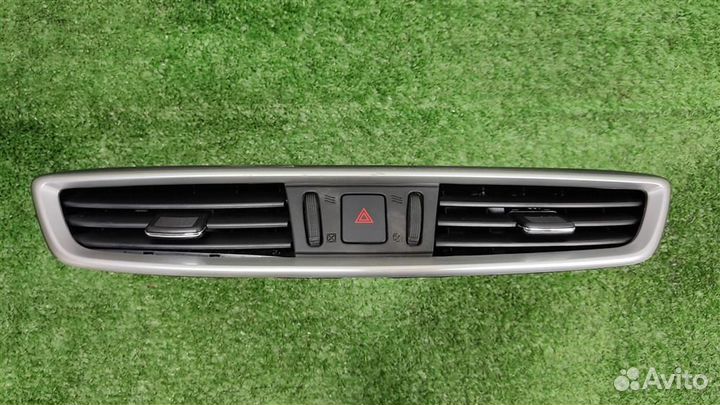 Дефлектор торпедо центральный Nissan Qashqai J11