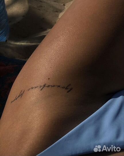 Модель на мини тату