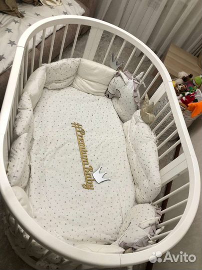 Детская кроватка с маятником круглая