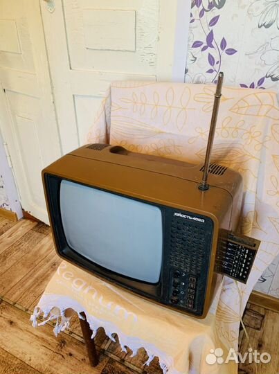 Телевизор юность 406Д