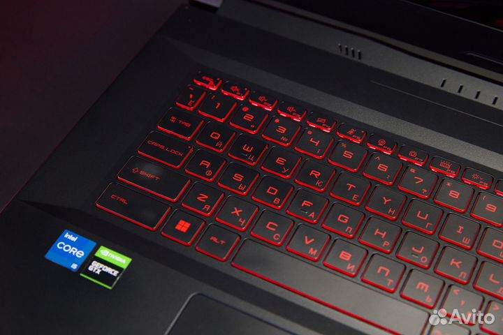 Ноутбук MSI под игры / Core i5 / GTX 1650 / 17.3