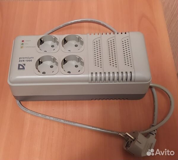 Стабилизатор напряжения Defender Premium AVR 1000