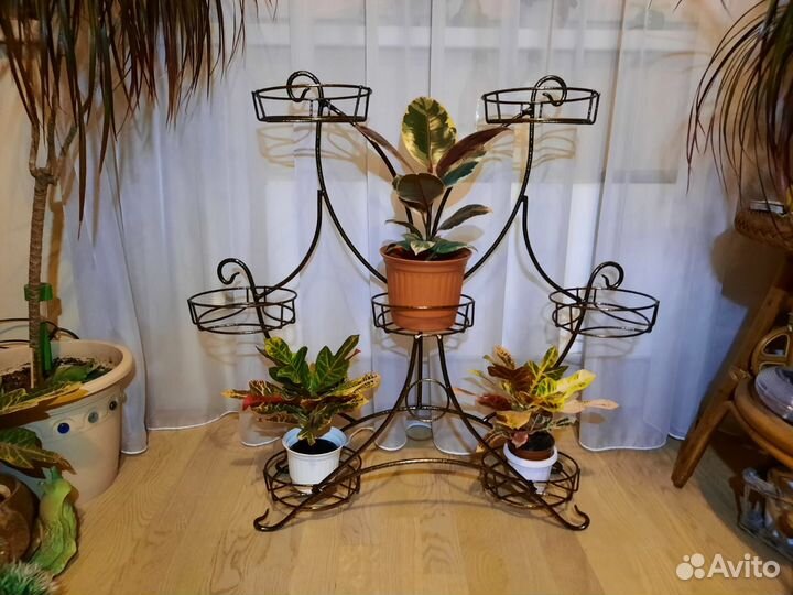 Подставка для цветов металлическая