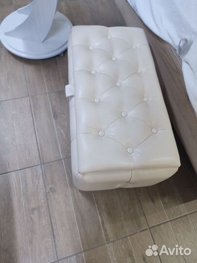 Банкетка кожаная