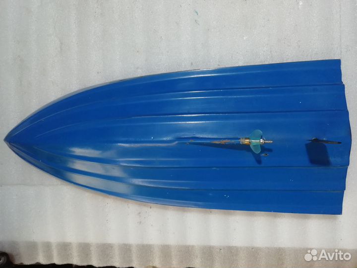 Лодка спортивная