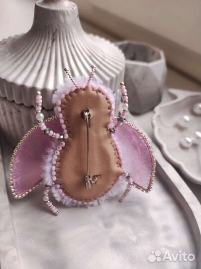 Брошь зимний жук