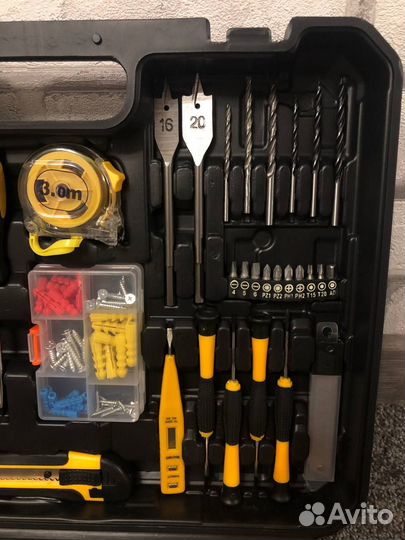 Шуруповерт dewalt с набором инструментов