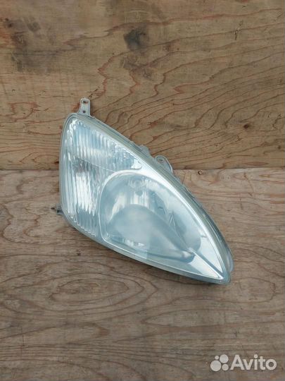 Фара правая Toyota Prius NHW10 (1997 - 2003)