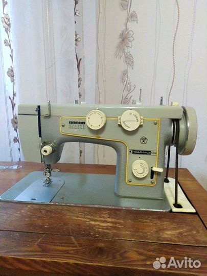 Швейная машина Подольск 142