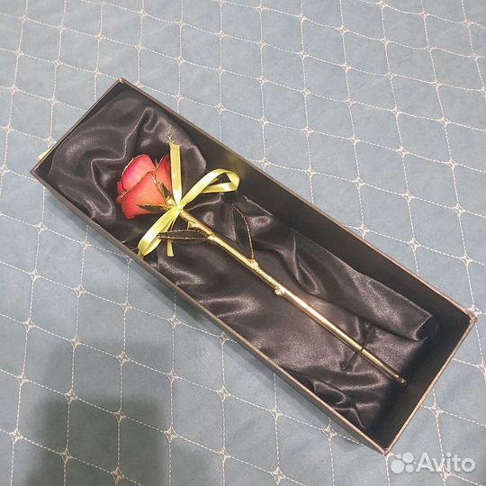 Неувядающая золотая роза. Ручная работа