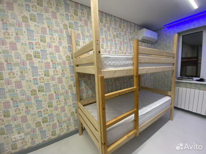 Двухъярусная кровать с матрасом