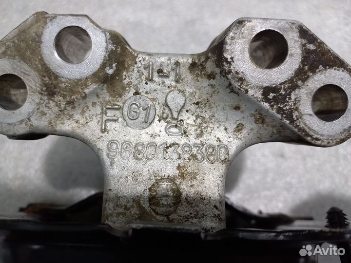 Опора двигателя правая C3 Picasso 1 (9681706580