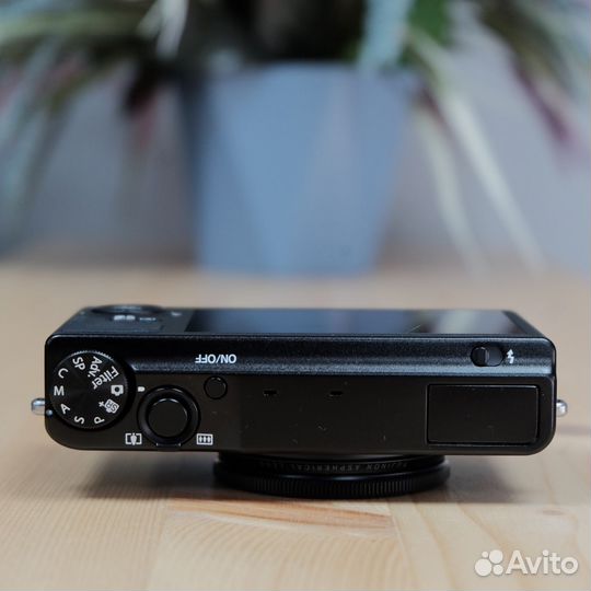 Компактный фотоаппарат Fujifilm XQ1