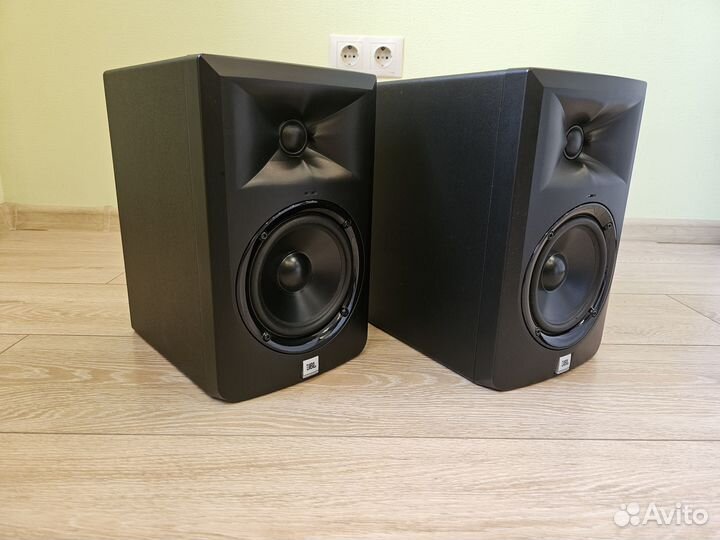 Студийные мониторы JBL LSR 305