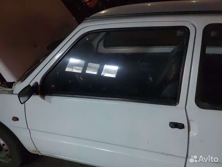 Стекло передней левой двери Ока
