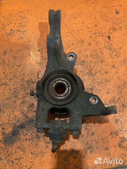 Кулак передний правый Kia Ceed 2007-2010