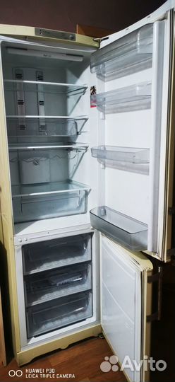 Продам холодильник Аристон -10 000 тр