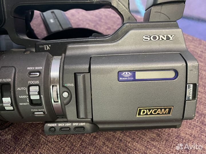 Профессиональная видеокамера sony