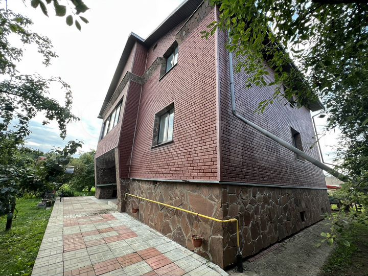 Дом 319,4 м² на участке 54 сот.