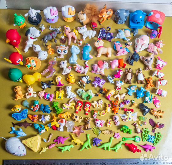 Мелкие игрушки фигурки животные одежда аксессуары