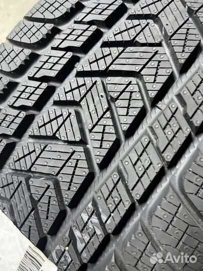 Pirelli Scorpion Winter 285/40 R22 и 325/35 R22 V