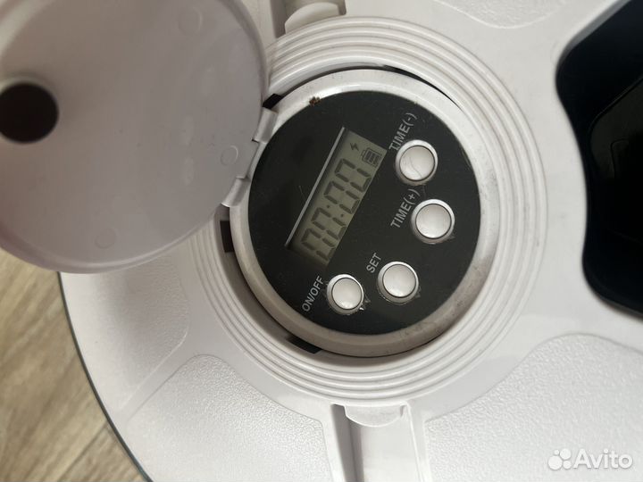 Автоматическая кормушка для кошек и собак