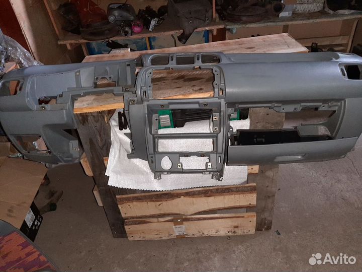 Ниссан микра к11 торпеда левый руль